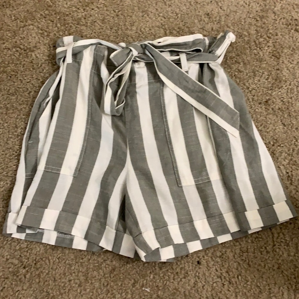 High waisted olive and white drawstring shorts